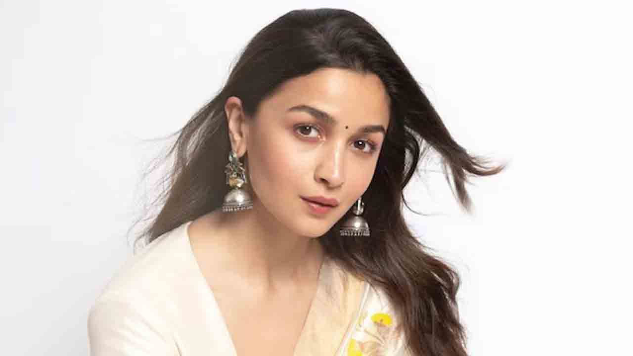 Alia Bhatt | మా ఇంటి వీడియోలు సీక్రెట్గా తీస్తే ఊరుకోను: అలియా భట్ వార్నింగ్