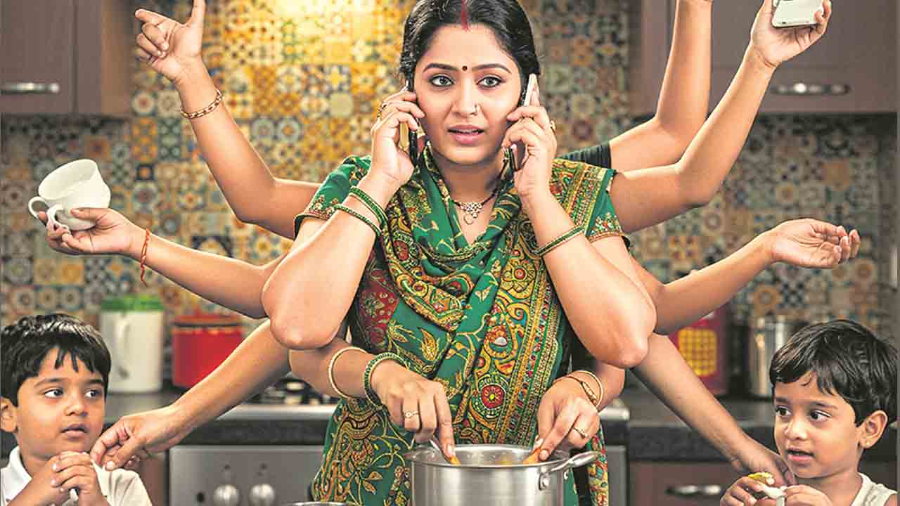 సవాళ్ల సుడిలో.. నేటి అమ్మ!