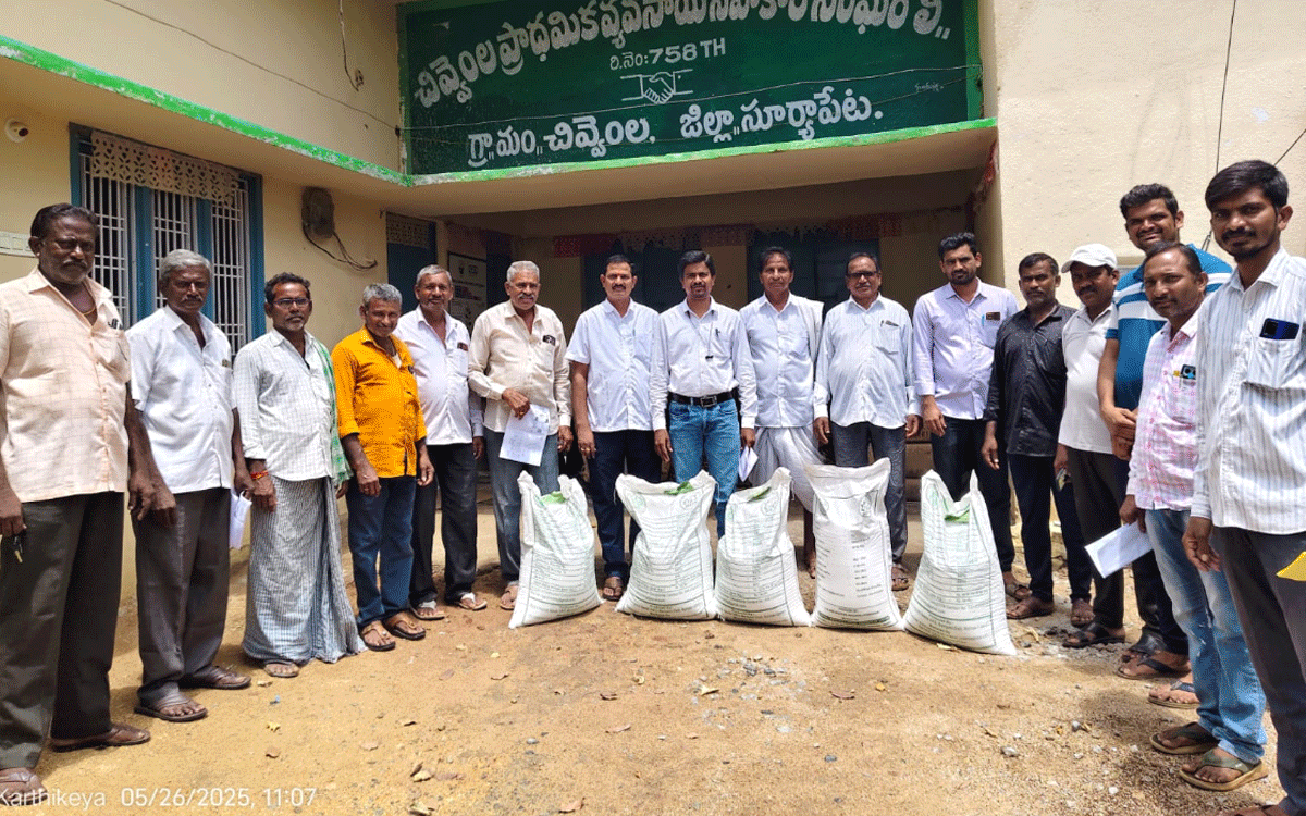 Chivvemla : జీలుగతో పంటలకు సేంద్రీయ పోషకాలు : ఏఓ వెంకటేశ్వర్లు
