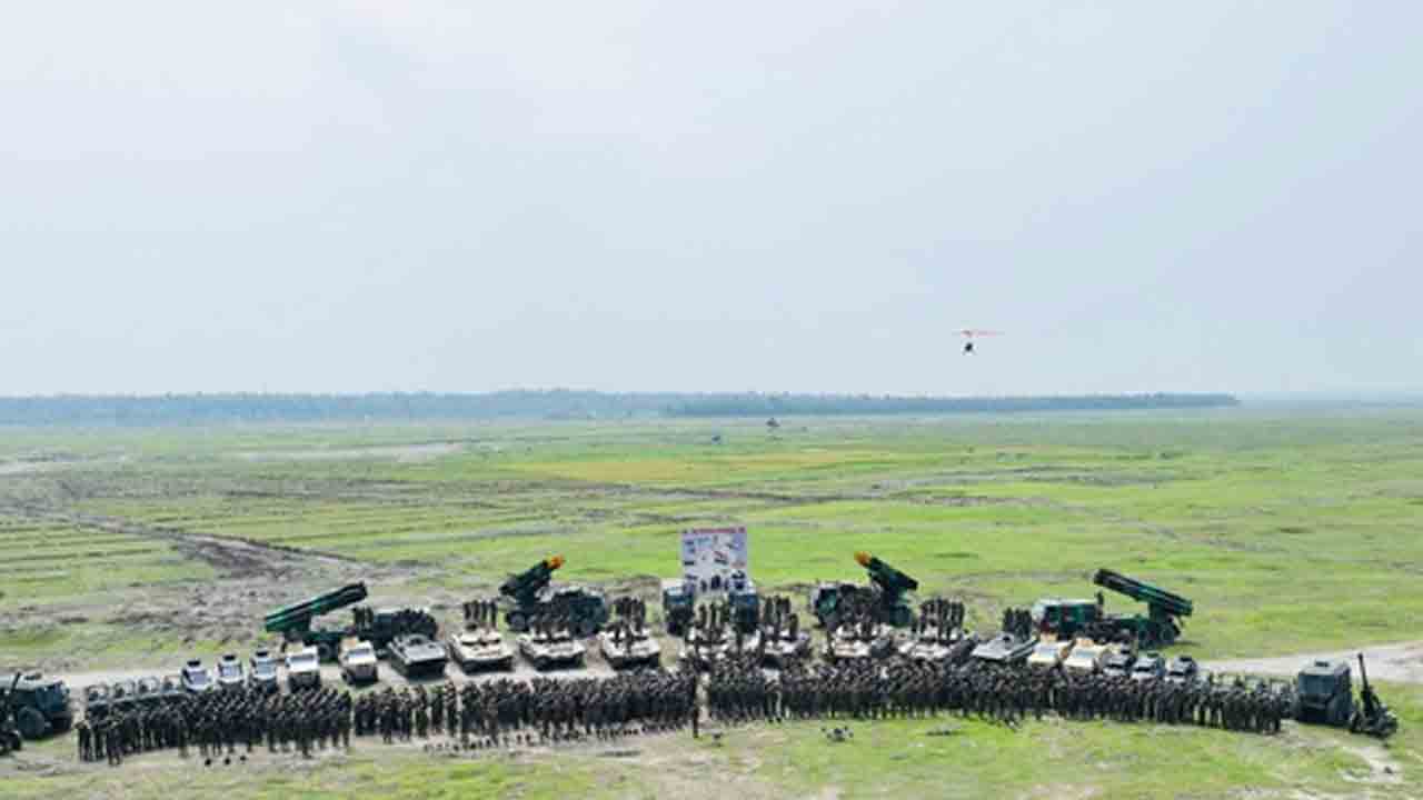 బెంగాల్‌లో ‘తీస్తా ప్రహార్‌’ సైనిక విన్యాసాల ప్రదర్శన