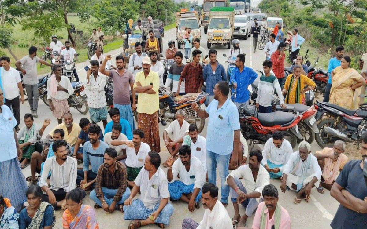 Arvapally : మొలకెత్తిన ధాన్యంతో రోడ్డెక్కిన రైతన్న