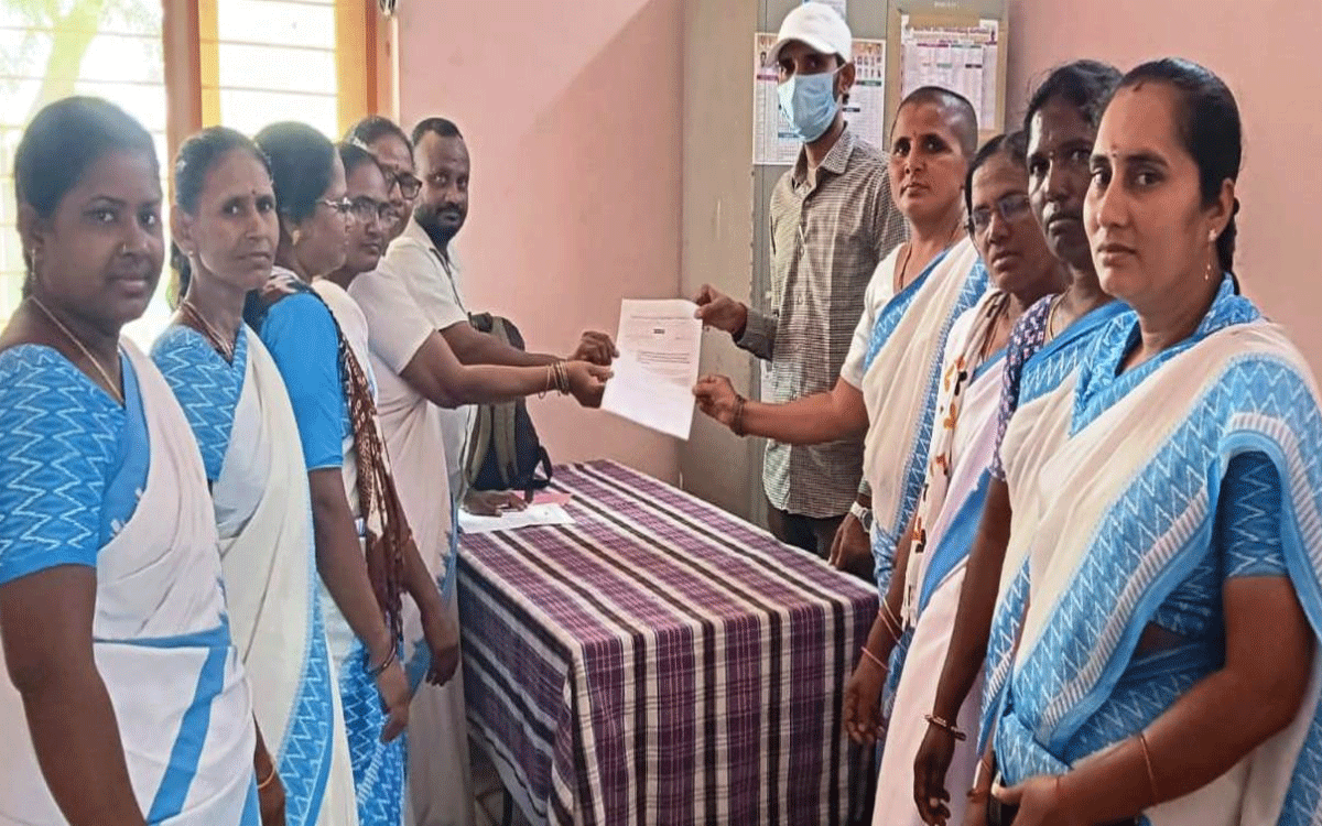 Karepally : కారేప‌ల్లి వైద్యాధికారికి ఆశా వర్కర్ల సమ్మె నోటీస్‌