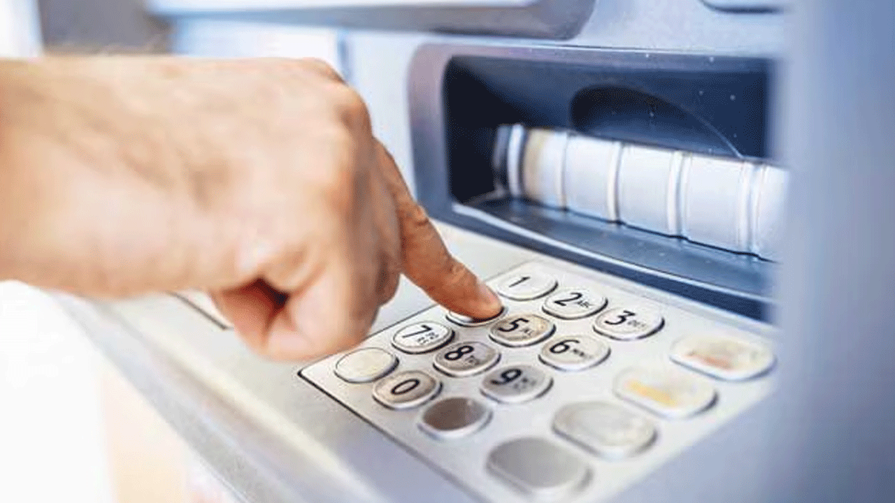 ATMs: ఏటీఎంలు బంద్‌.. ఫేక్ మెసేజ్‌పై ఫ్యాక్ట్ చెక్‌