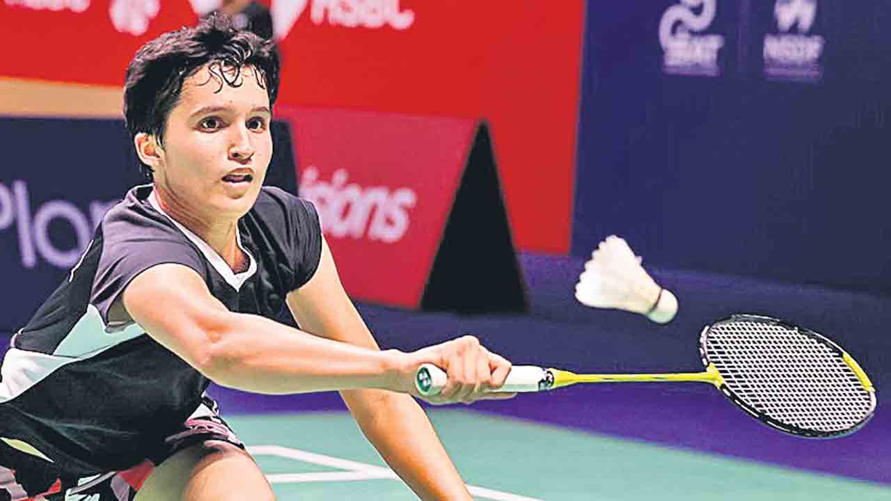 అమ్మాయిలు ముందంజ