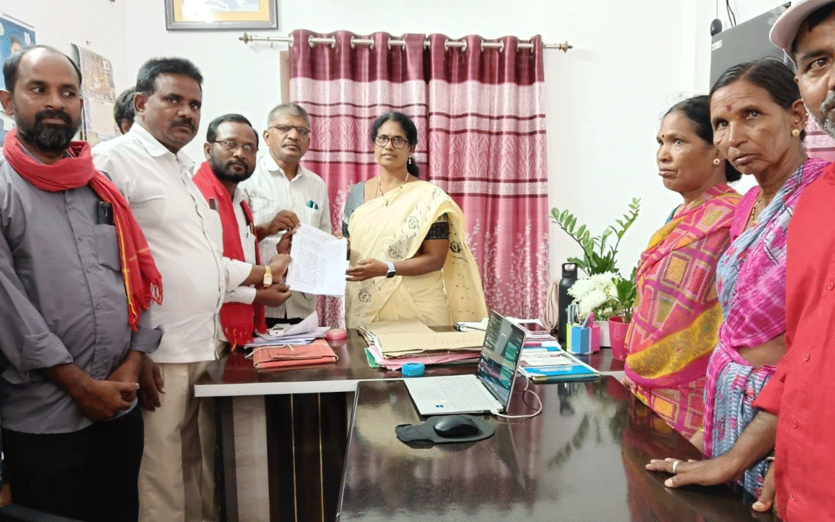 Gattuppal : నిరుపేదలకు ఇంటి స్థలంతో పాటు ఇందిరమ్మ ఇండ్లు ఇవ్వాలి : బండ శ్రీ‌శైలం