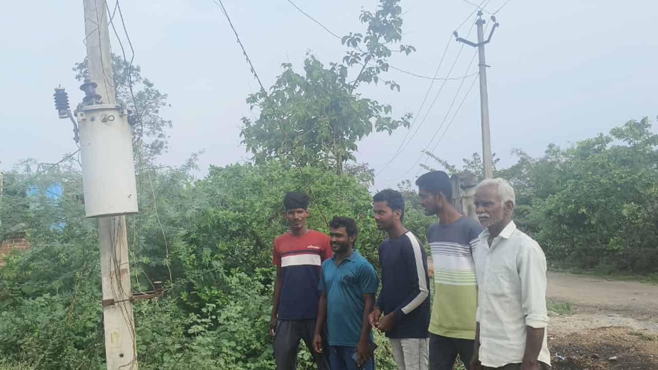 Banjara | అటు వర్షం.. ఇటు చిమ్మ చీకటి.. రాత్రంతా జాగారమే