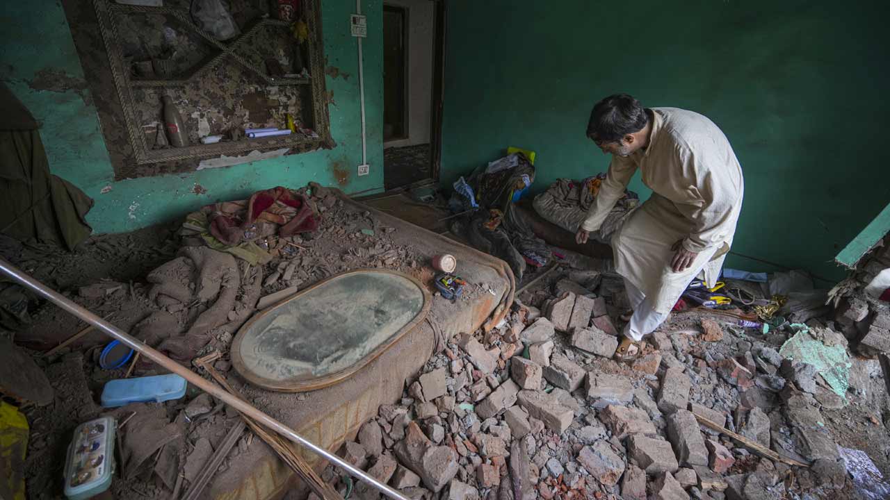 India Pakistan Tension | జనావాసాలే లక్ష్యంగా పాక్‌ దాడులు.. ఆర్మీ జవాన్‌ సహా ముగ్గురు మృతి