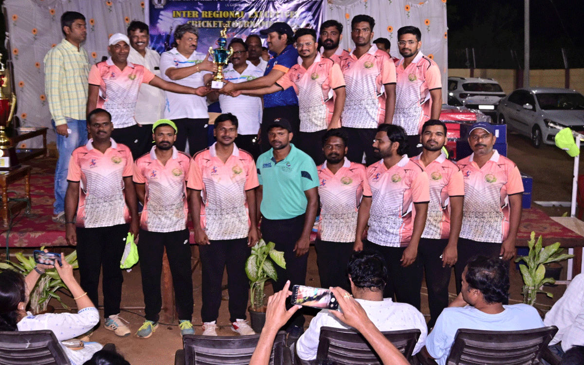 Ramavaram : క్రికెట్ ఆఫ్ సింగరేణి ఎగ్జిక్యూటివ్ టోర్నమెంట్ విజేత బెల్లంపల్లి రీజియన్ టీం