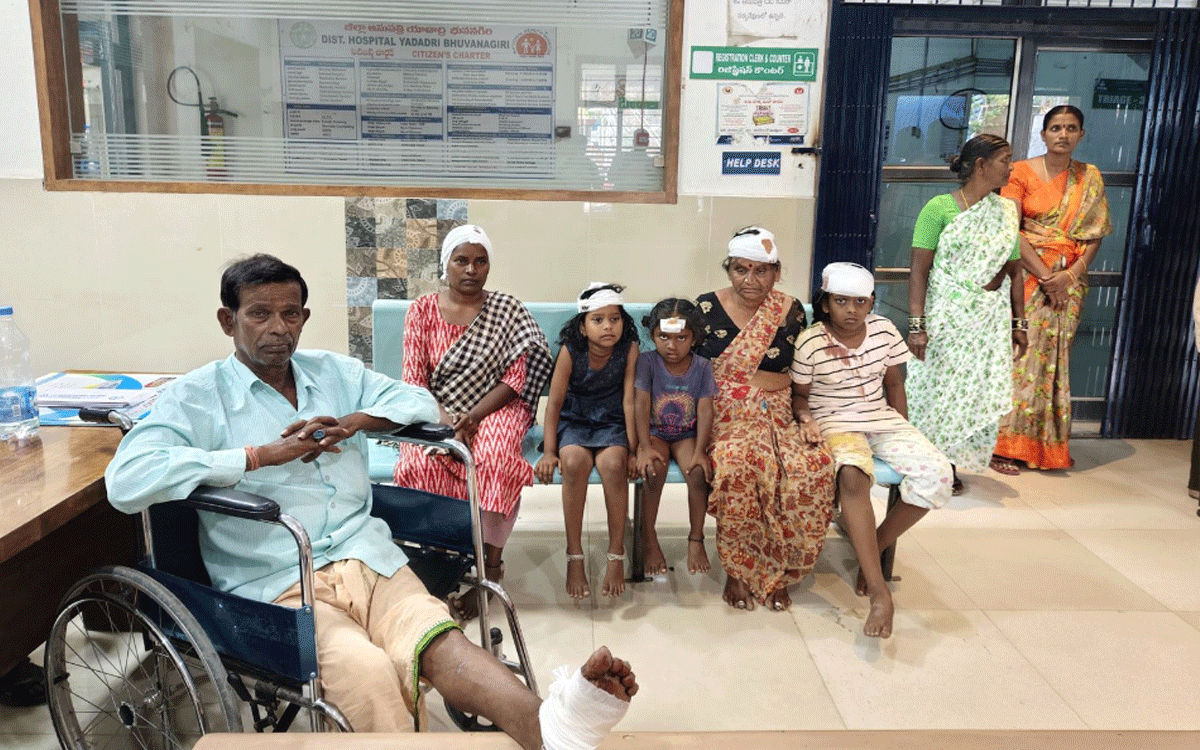 Bibi Nagar : ఇంటి పైక‌ప్పు పెచ్చు కూలి ఆరుగురికి గాయాలు