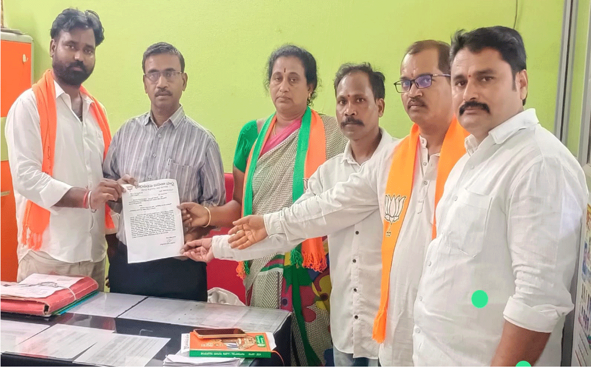 Kothagudem Urban : ఇందిరమ్మ ఇండ్ల ఎంపికలో అనర్హులకు అందలం : గొడుగు శ్రీధర్