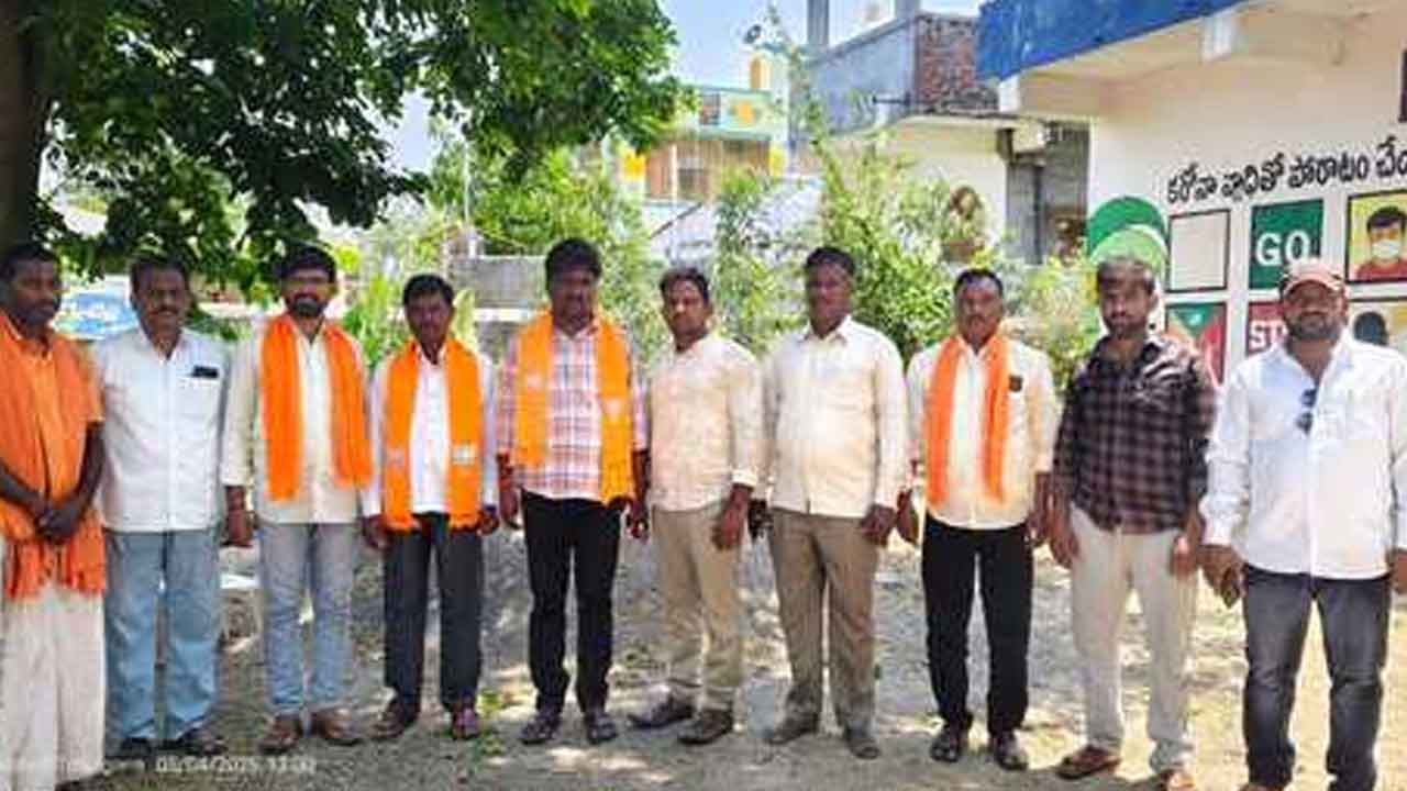 పార్టీ బలోపాతానికి అందరు పని చేయాలి : తడుక వినయ్ గౌడ్