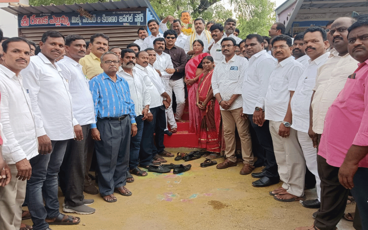 Chandur : గొల్ల కురుమలకు అభ్యున్నతికి బొడ్డు సత్తయ్య కృషి : ఎమ్మెల్సీ స‌త్యం