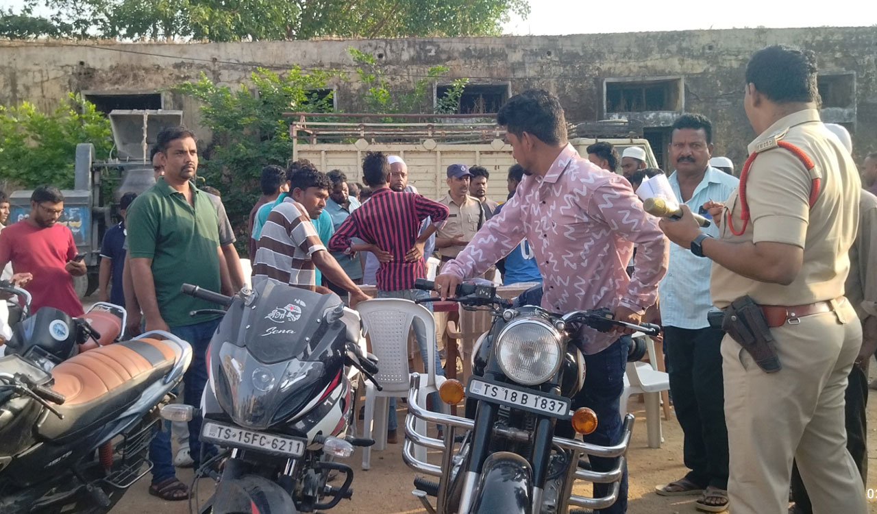 Cordon Search | బోధన్‌లో పోలీసుల నిర్బంధ తనిఖీలు.. 110 బైకులు, 10 ఆటోలు సీజ్‌