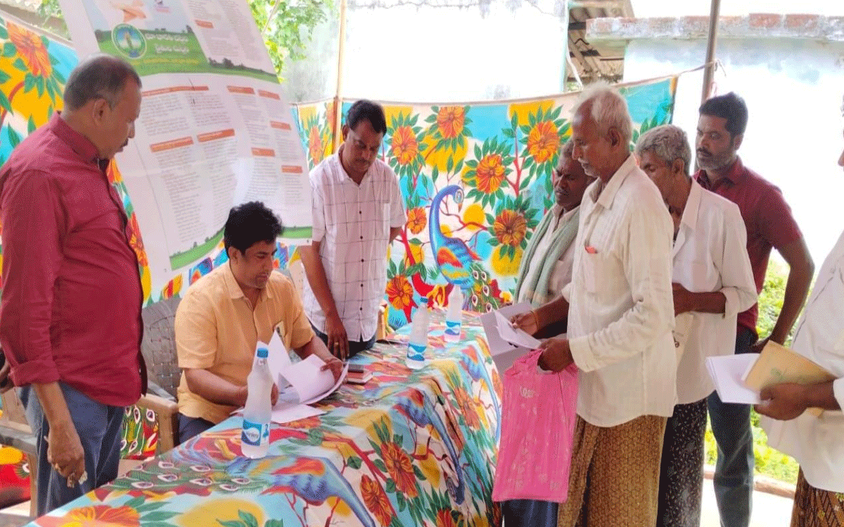 Bonakal : భూభారతి రెవెన్యూ సదస్సులో దరఖాస్తుల స్వీకర‌ణ