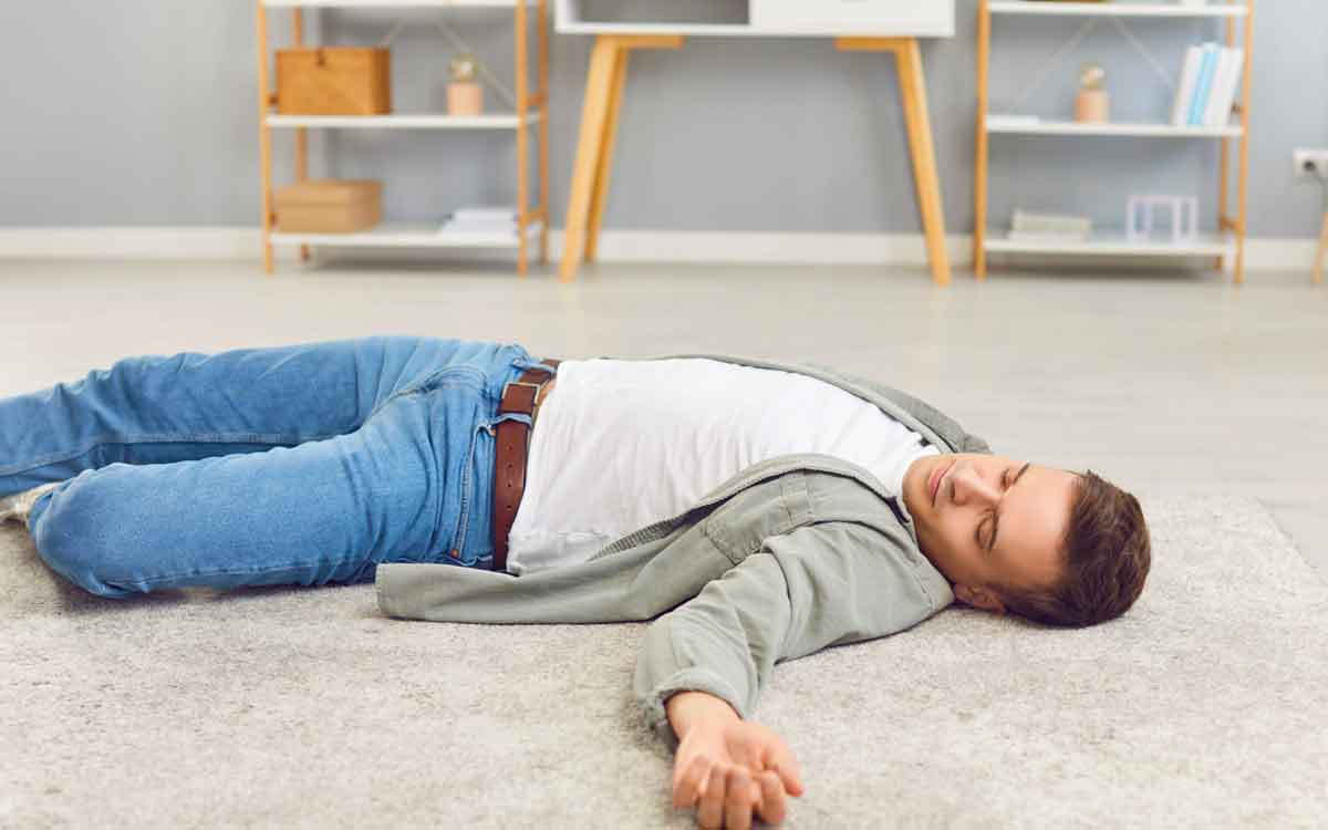 Fainting | ఉన్నట్లుండి సడెన్గా స్ఫృహ తప్పి పడిపోతున్నారా.. అయితే అందుకు కారణాలు ఇవే..!