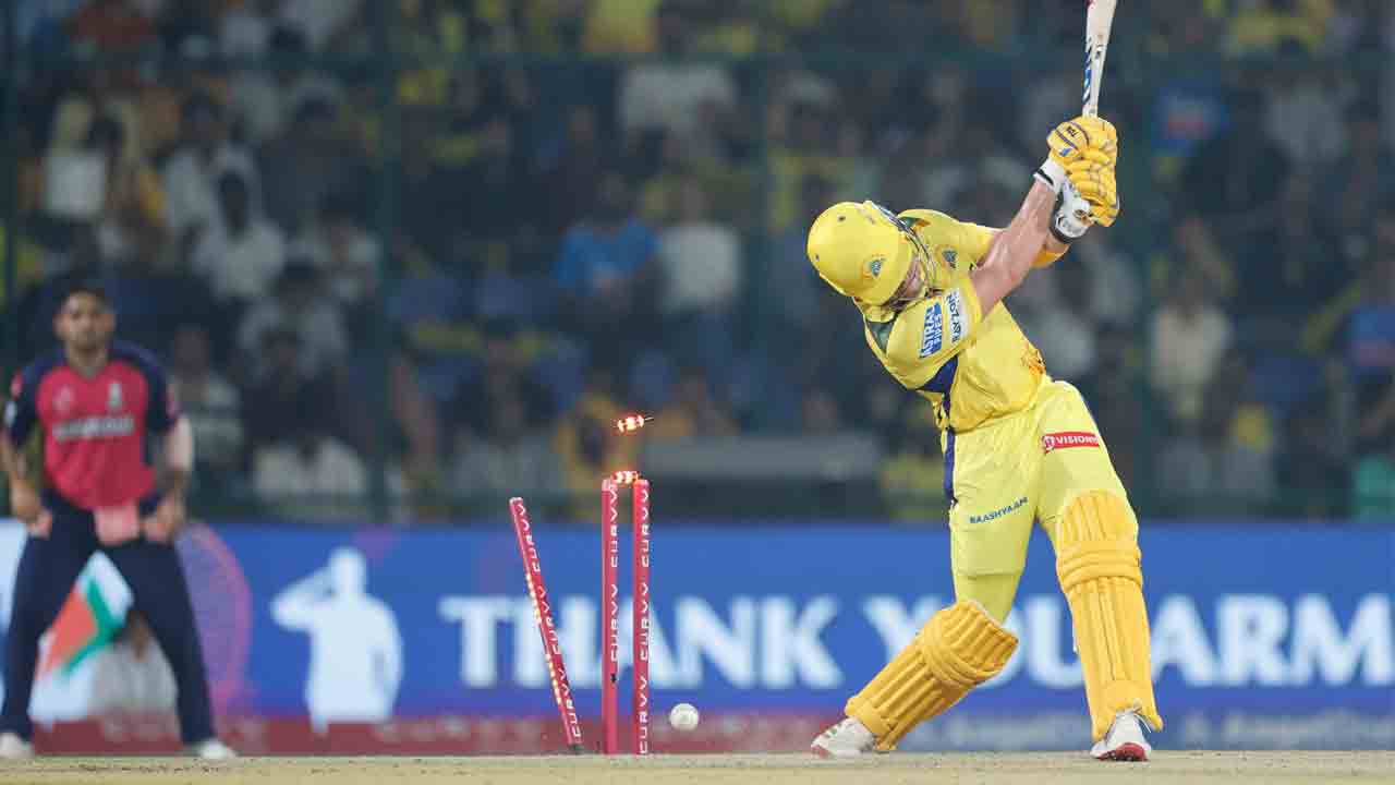 IPL 2025 | బ్రెవిస్ బౌల్డ్.. సీఎస్కే భారీ స్కోర్ ఆశ‌లు దూబేపైనే..!
