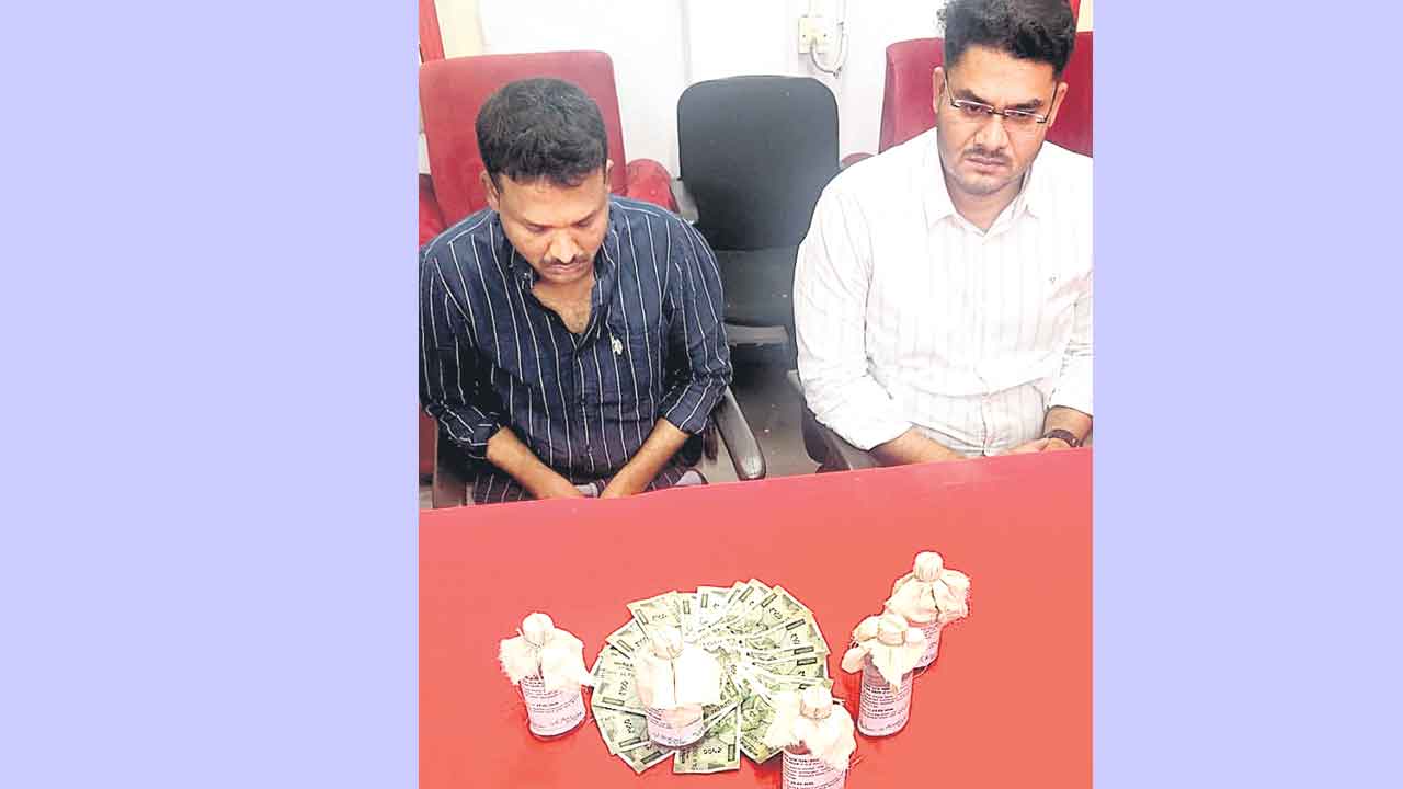 ఏసీబీ వలలో ఏపీపీ, కానిస్టేబుల్
