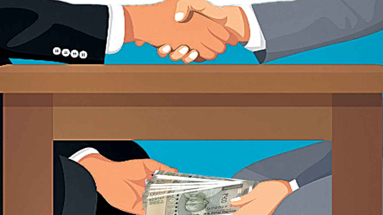 ఒక్కో పనికి ఒక్కో రేటు.. వికారాబాద్‌ జిల్లా ట్రెజరీ,  సబ్‌ ట్రెజరీ కార్యాలయాల్లో లంచావతారులు