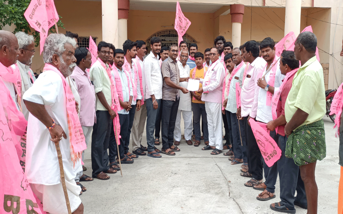 Thungathurthi : అర్హులంద‌రికీ ఇందిరమ్మ ఇండ్లు ఇవ్వాల‌ని తుంగ‌తుర్తిలో ధ‌ర్నా
