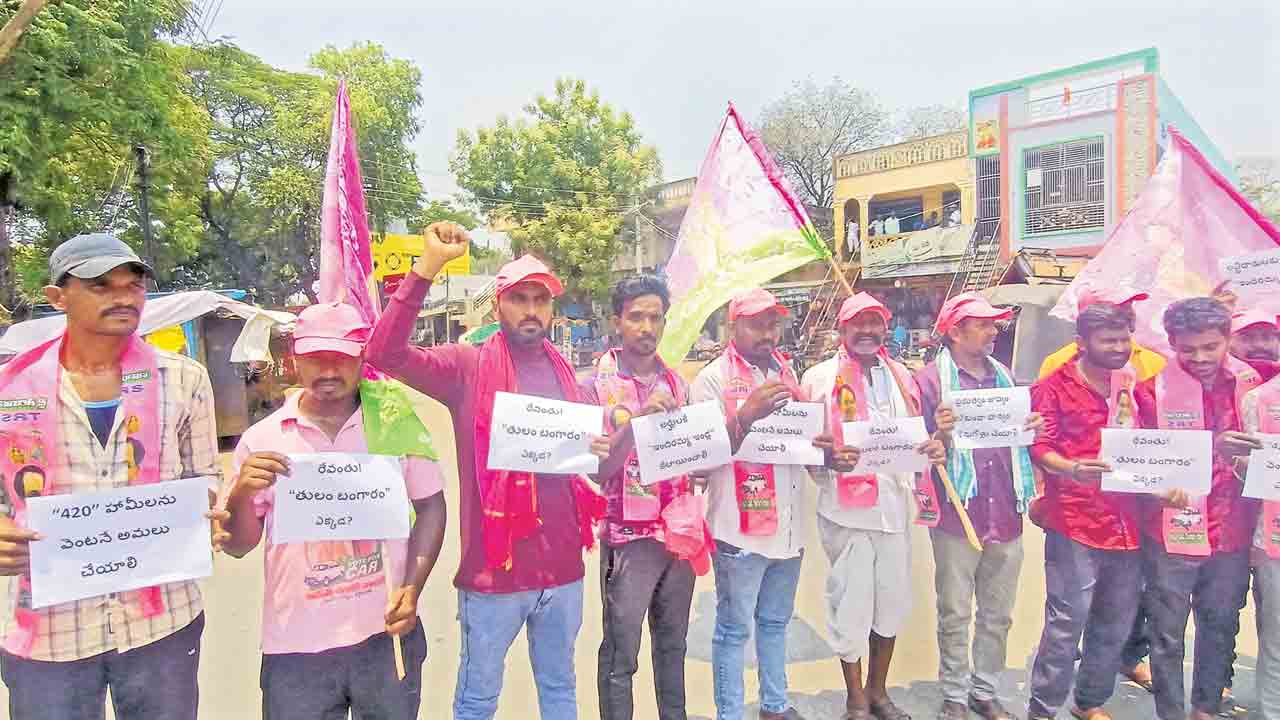 డబ్బులిచ్చినోళ్లకే ఇందిరమ్మ ఇండ్లా?