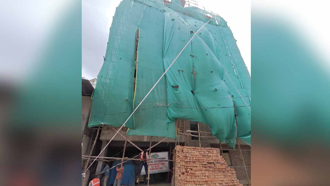 Hyderabad | నకిలీ పత్రాలతో భవన నిర్మాణానికి అనుమతులు.. కోర్టుకెళ్ళిన అసలు యజమానులు