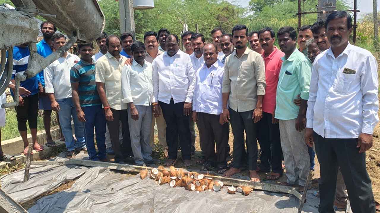 Kamareddy | మాందాపూర్ గ్రామంలో సీసీ రోడ్డు పనులు ప్రారంభం