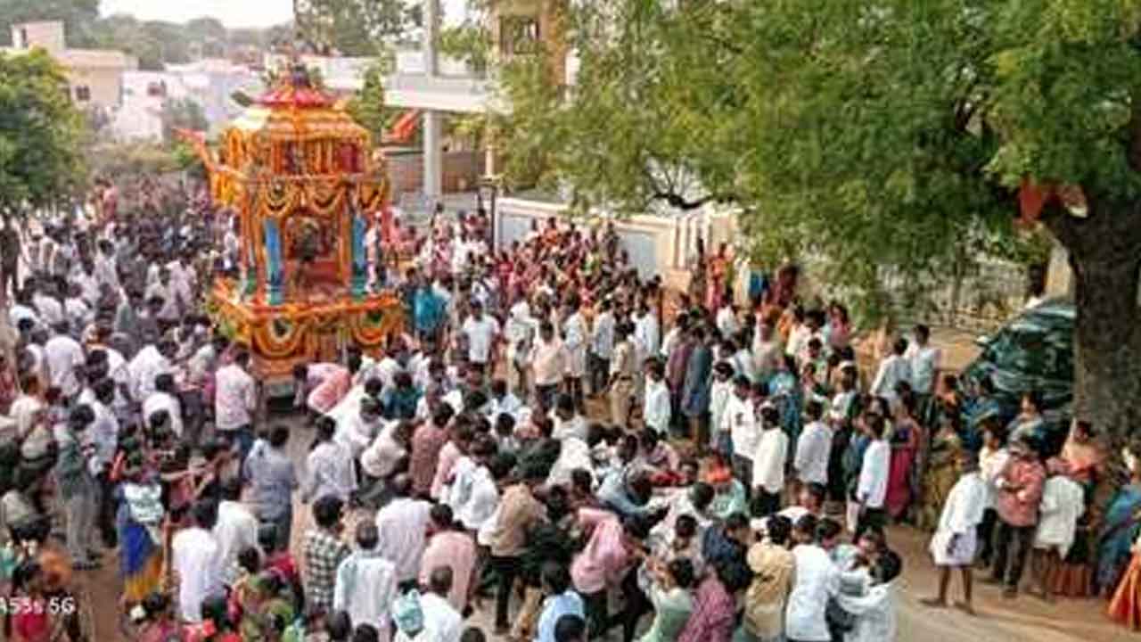 Lakshmi Narasimha Swamy | ఘనంగా లక్ష్మీనరసింహస్వామి పెద్ద రథోత్సవం