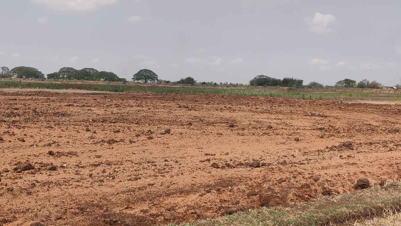 ఆక్రమణల చెరలో దిర్శించర్ల ఊర చెరువు