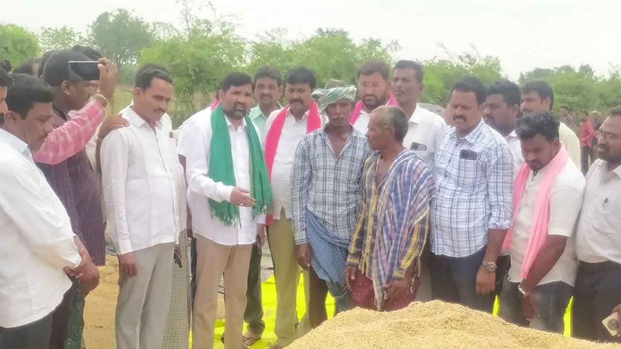 Durgam Chinnaiah | రైతులను నట్టేట్ట ముంచిన కాంగ్రెస్ ప్రభుత్వం : మాజీ ఎమ్మెల్యే దుర్గం చిన్నయ్య
