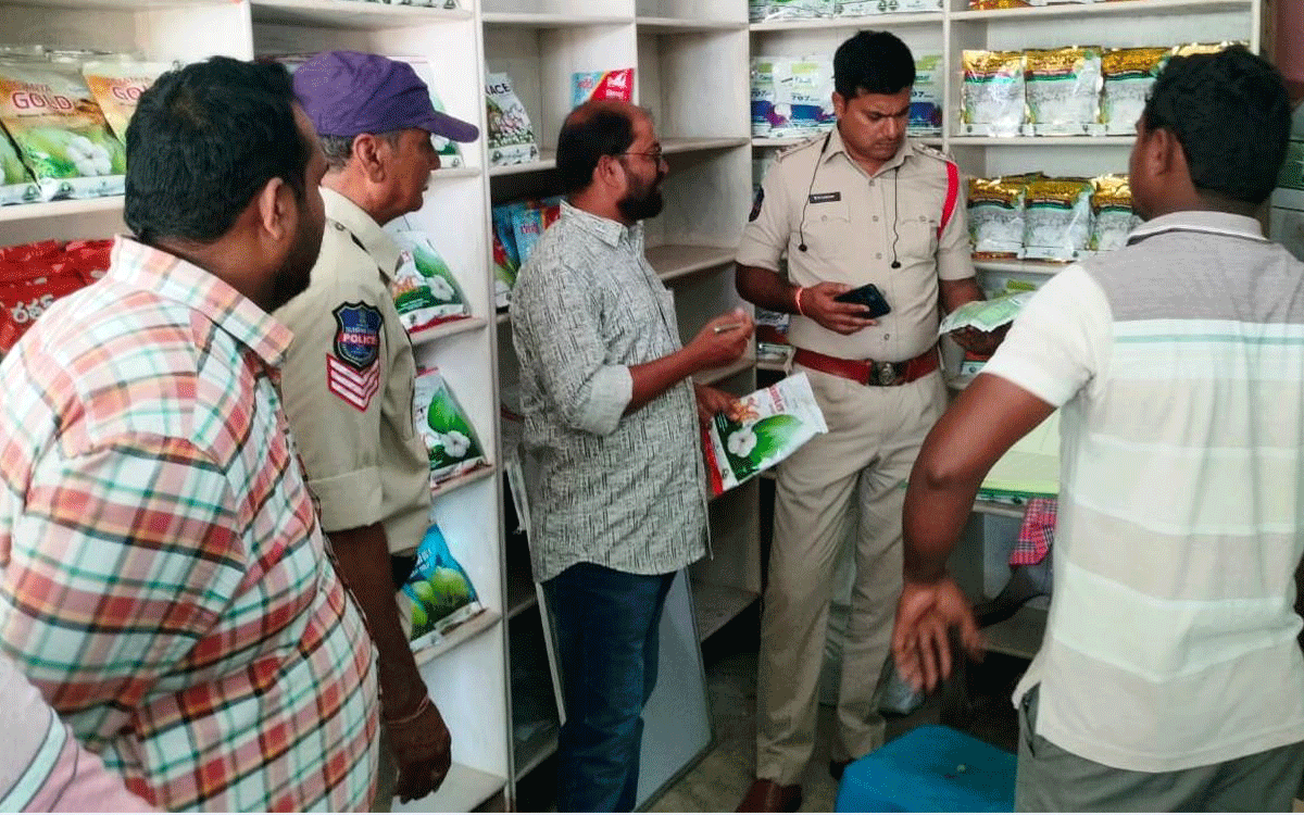 Karepalli : విత్తనాలు బ్లాక్‌ చేస్తే కఠిన చర్యలు : సీఐ తిరుప‌తిరెడ్డి