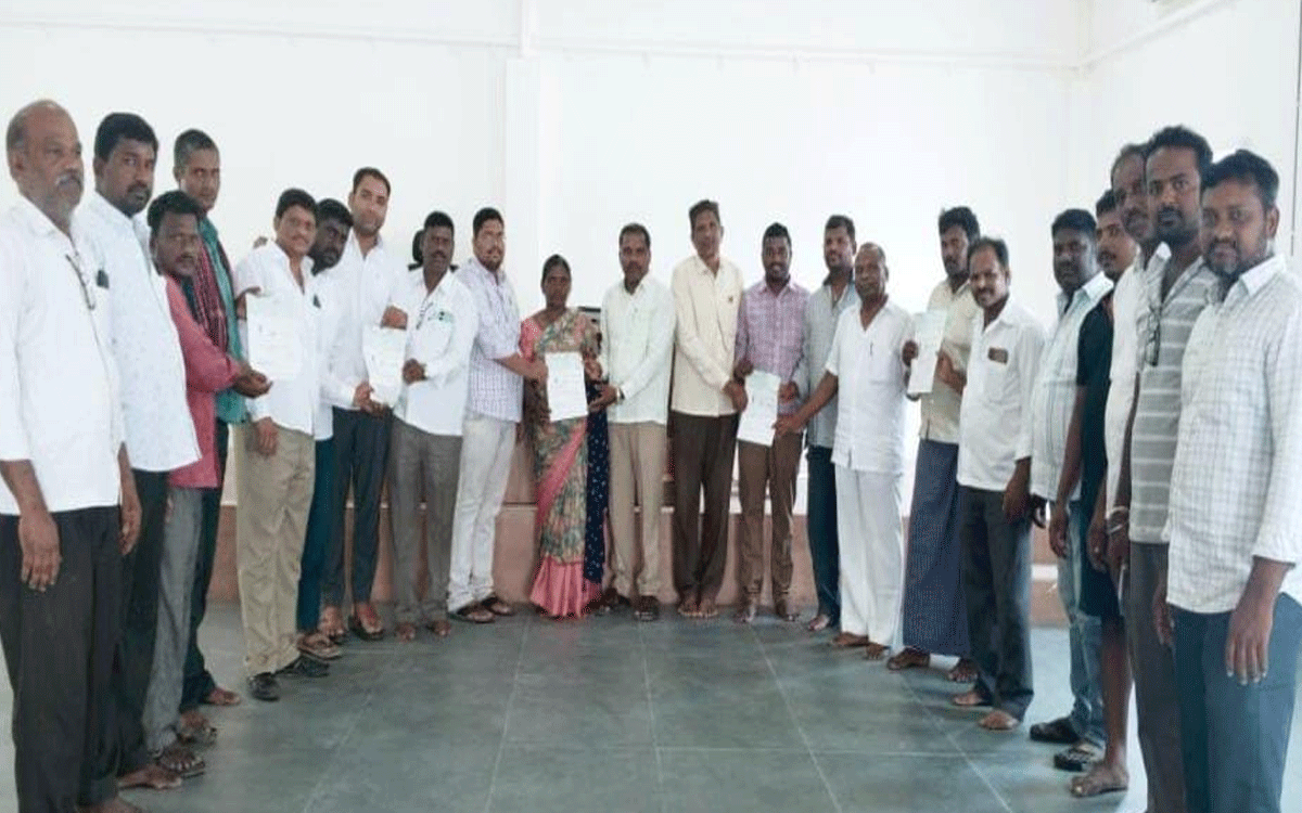 Munugode : మునుగోడులో సీఎం సహాయ‌ నిధి చెక్కుల‌ పంపిణీ