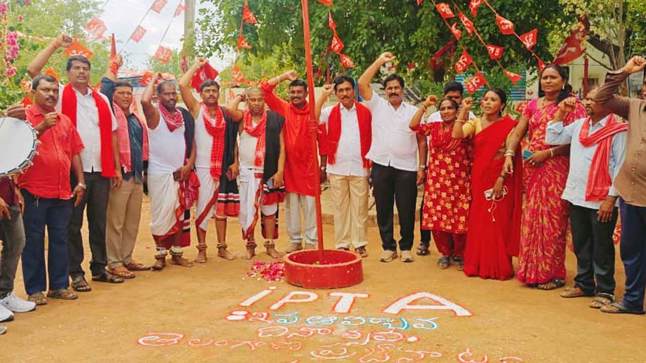 CPI leaders | కళాకారులకు ప్రతినెలా పింఛన్‌ ఇవ్వాలి : సీపీఐ నాయకులు