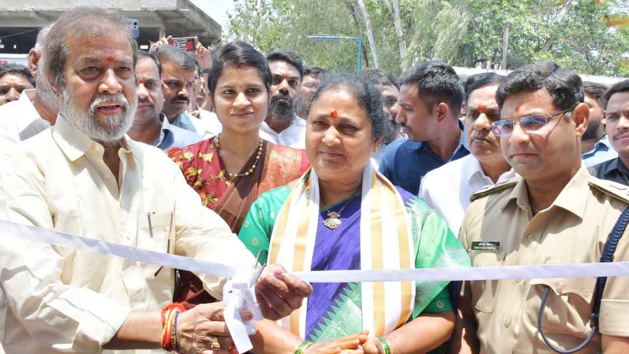 Damodar Rajanarsimha | ట్రాఫిక్‌ సిగ్నల్స్‌ ప్రారంభించిన మంత్రి దామోదర రాజనర్సింహ