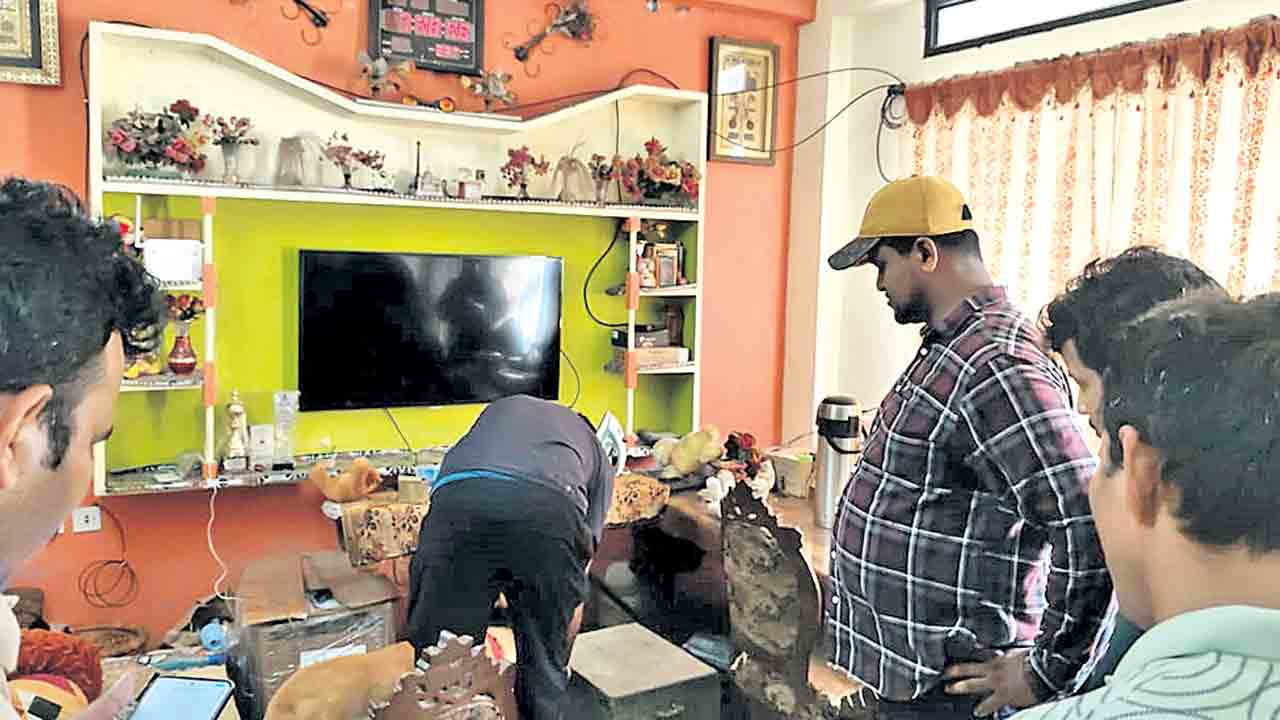 వంటగది కిటికీలోంచి దూరి చోరీ