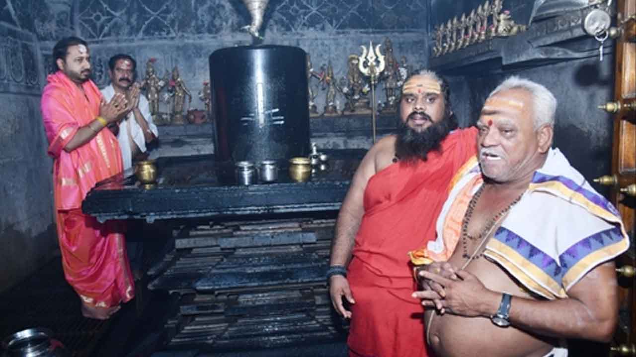 Kamal Chandrabanj Dev | మా పూర్వీకులు వేయిస్తంభాల గుడిని అద్భుతంగా నిర్మించారు : కమల్‌ చంద్రబంజ్‌ దేవ్‌