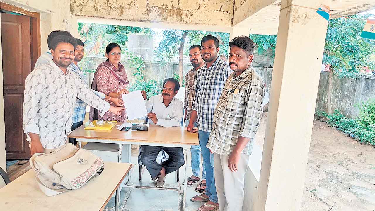 ఆర్థికపరమైన పనులు చేయలేం.. తేల్చి చెప్పిన పంచాయతీ కార్యదర్శులు