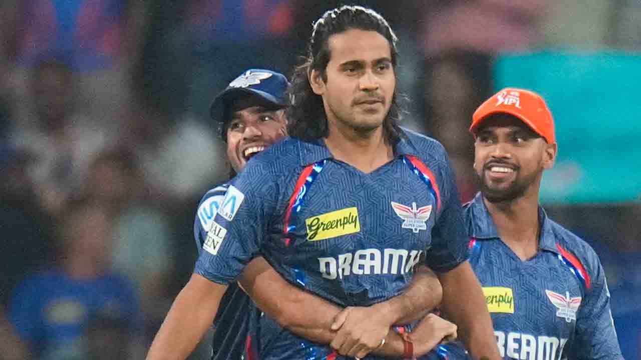 దిగ్వేశ్‌పై సస్పెన్షన్‌