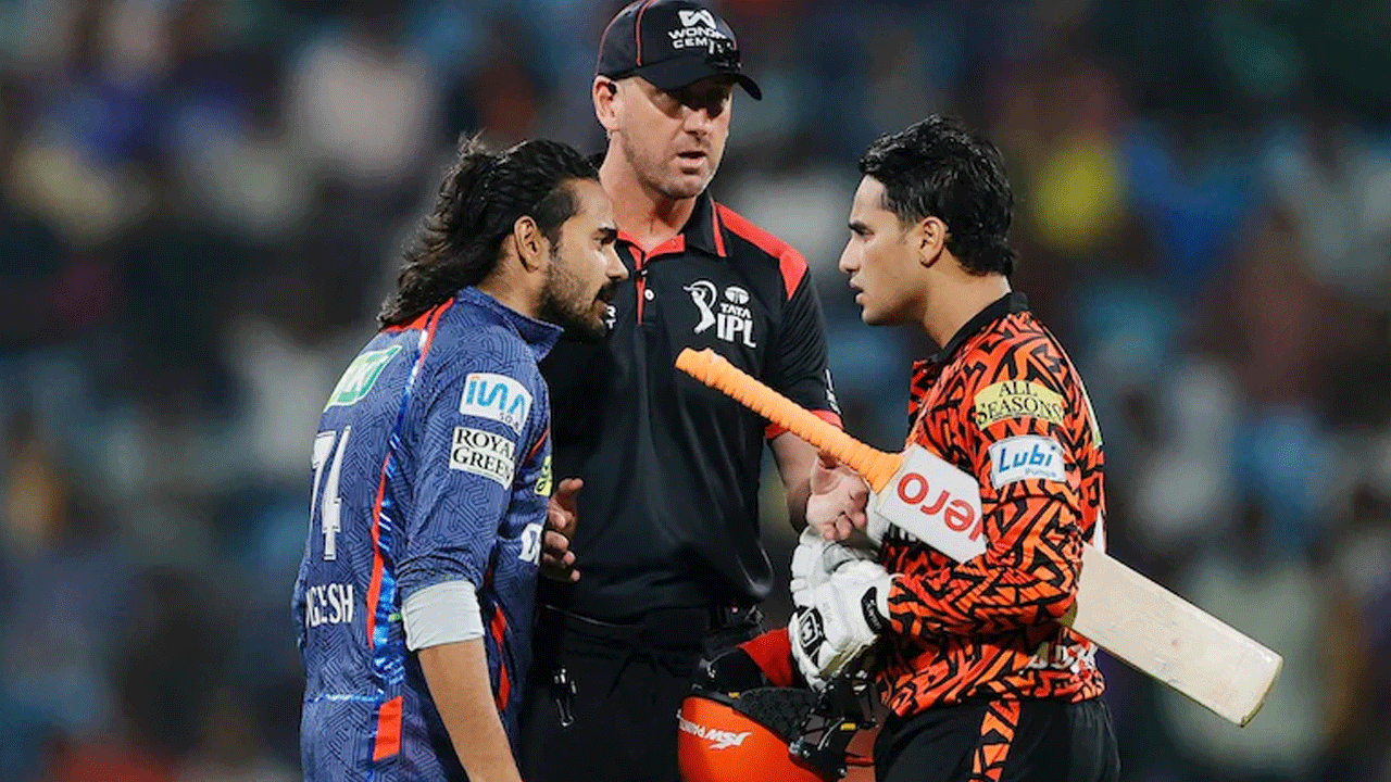 IPL 2025: దిగ్వేశ్‌పై ఒక మ్యాచ్ వేటు.. అభిషేక్‌కు 25 శాతం మ్యాచ్ ఫీజులో కోత‌