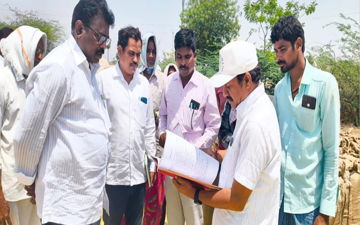 Munugode : రైతులు ధాన్యం కొనుగోలు కేంద్రాలను సద్వినియోగం చేసుకోవాలి : డీఆర్డీఓ శేఖ‌ర్‌రెడ్డి