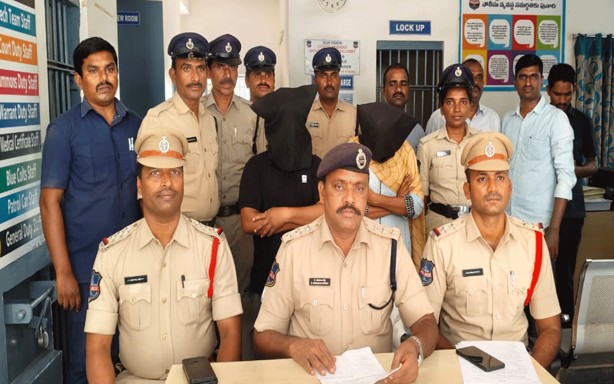 Tipparthy : ఉద్యోగాలు ఇప్పిస్తామంటూ డబ్బులు వసూలు.. ఇద్ద‌రు అరెస్ట్