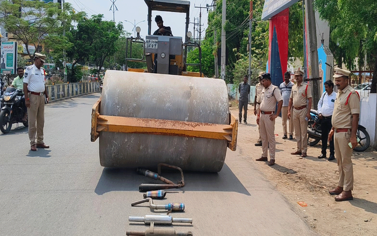 Kodada : వాహ‌నాల‌తో శబ్ద కాలుష్యం చేస్తే చ‌ర్య‌లు : డీఎస్పీ శ్రీధర్ రెడ్డి
