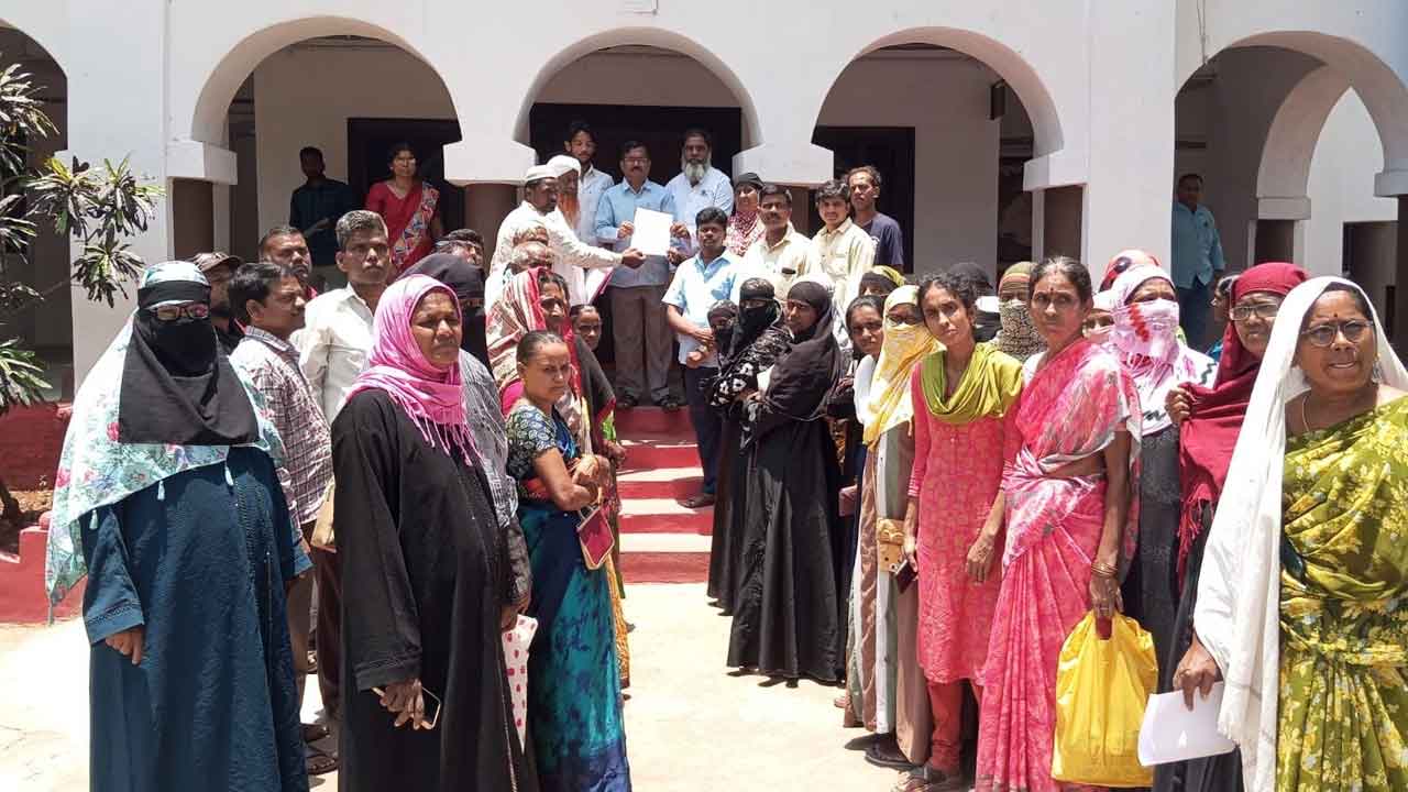 డబుల్‌ బెడ్రూమ్‌ ఇండ్లు కేటాయించాలి