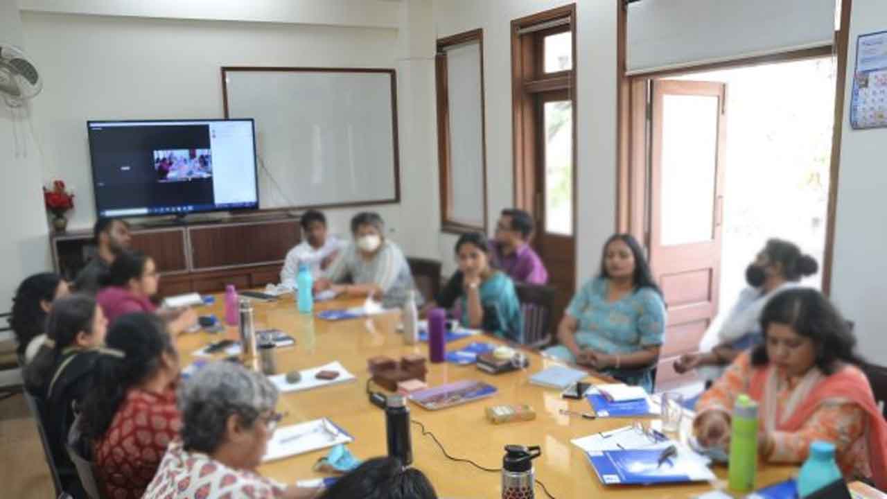 జూమ్‌ మీటింగ్‌ గంటలోనే ఖతం..