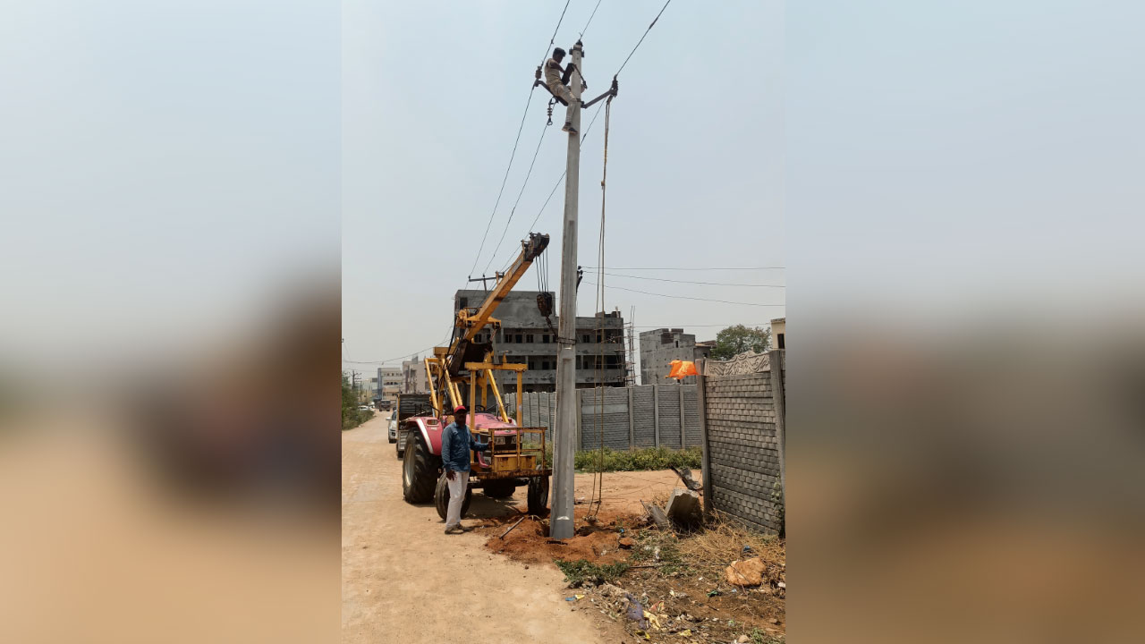 Electric Pole | నమస్తే తెలంగాణ ఎఫెక్ట్.. నూతన విద్యుత్ స్తంభం ఏర్పాటు