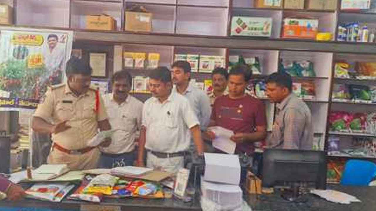 Fake seeds | నకిలీ విత్తనాలు అమ్మితే కఠిన చర్యలు తీసుకుంటాం : సీఐ దేవేందర్