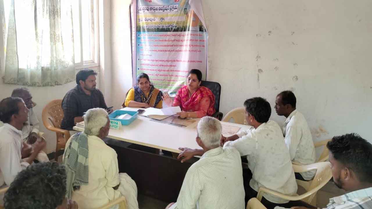 Farmer ID registration | ఫార్మర్‌ ఐడీ నమోదును రైతులు సద్వినియోగం చేసుకోవాలి : లావణ్య