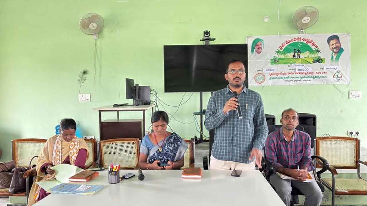 Fertilizer | రైతులు సాగులో ఎరువులను తక్కువ వాడాలి : ప్రభాకర్ రెడ్డి