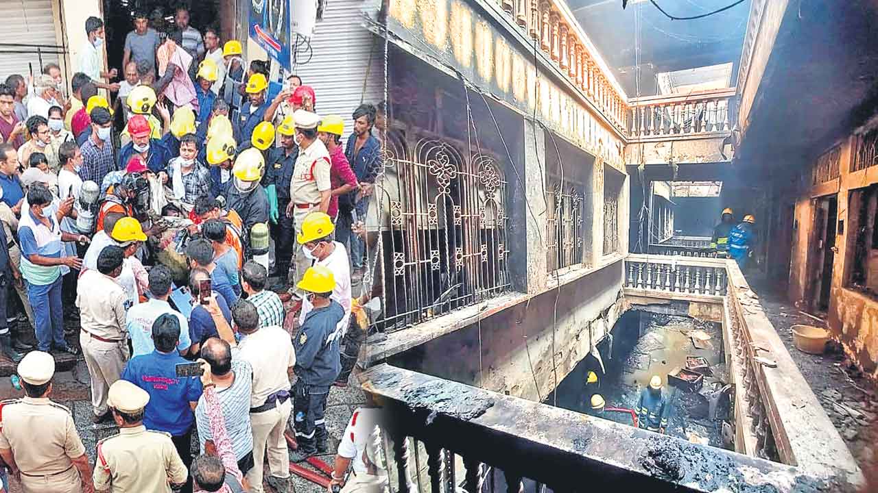 Hyderabad | అగ్ని కీలల్లో ఆగిన ఊపిరి.. సెలవుల్లో సంతోషంగా గడుపుదామని వచ్చి శాశ్వత సెలవు