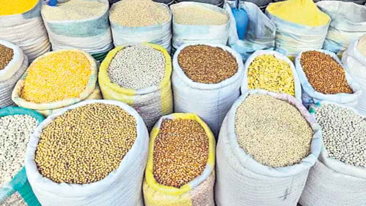 ఆహార నిల్వలపై వ్యాపారులకు హెచ్చరిక