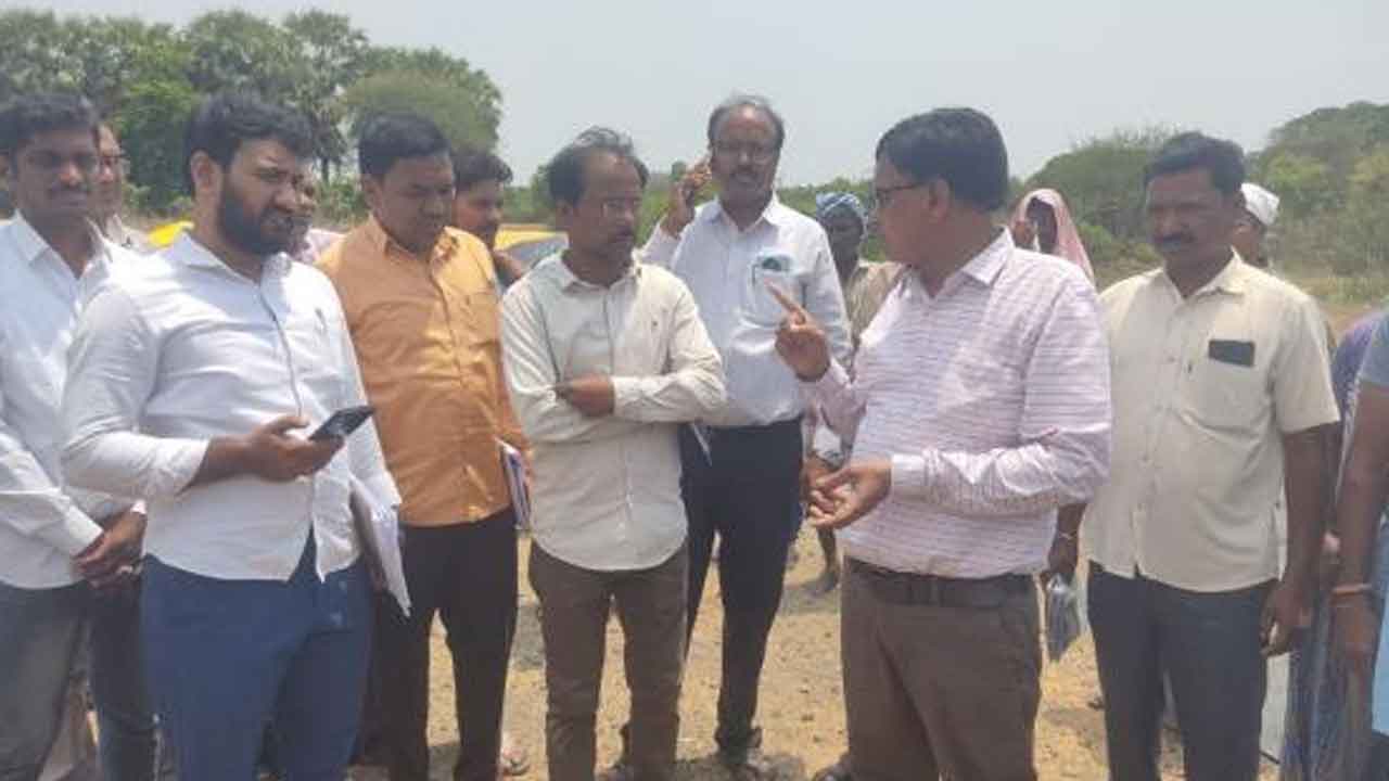 Gunny bags | రైతులకు అందుబాటులో గన్నీ సంచులు